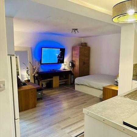 Stylish Studio Flat - Watford Junction - Harry Potter エクステリア 写真
