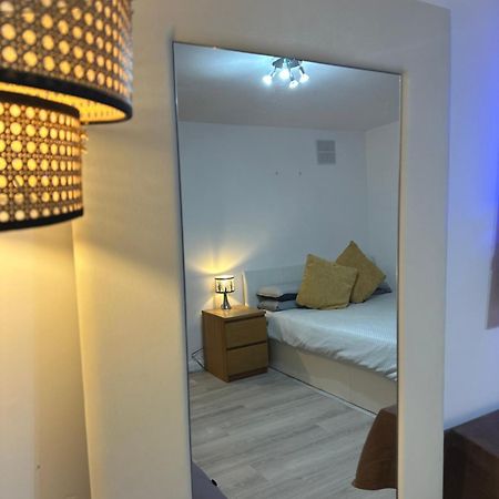 Stylish Studio Flat - Watford Junction - Harry Potter エクステリア 写真
