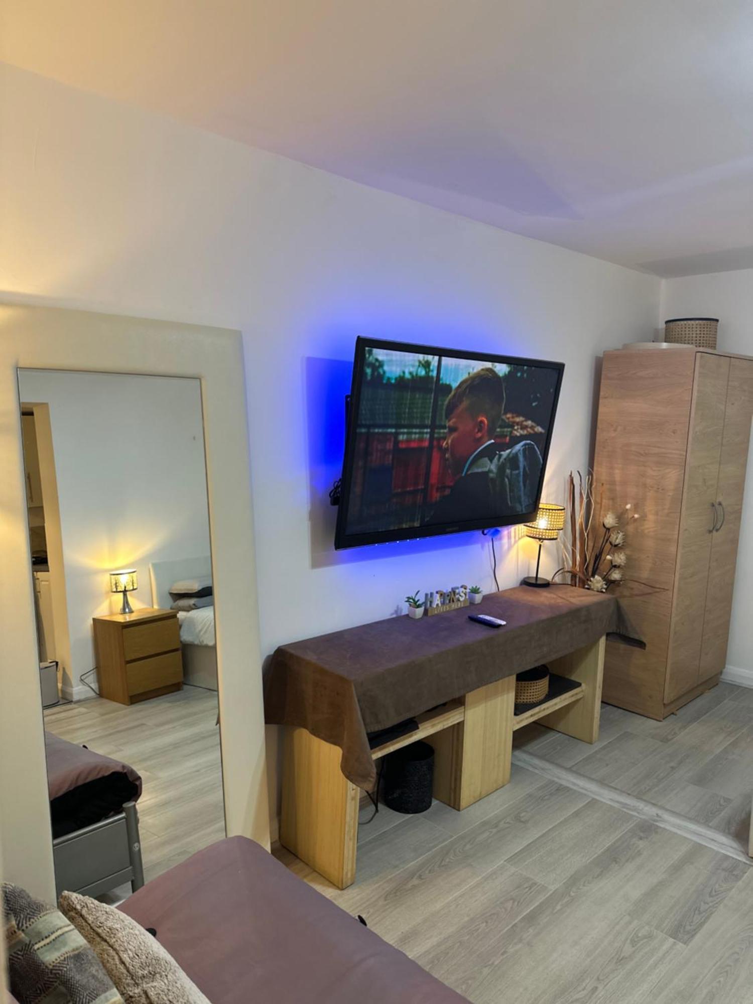 Stylish Studio Flat - Watford Junction - Harry Potter エクステリア 写真