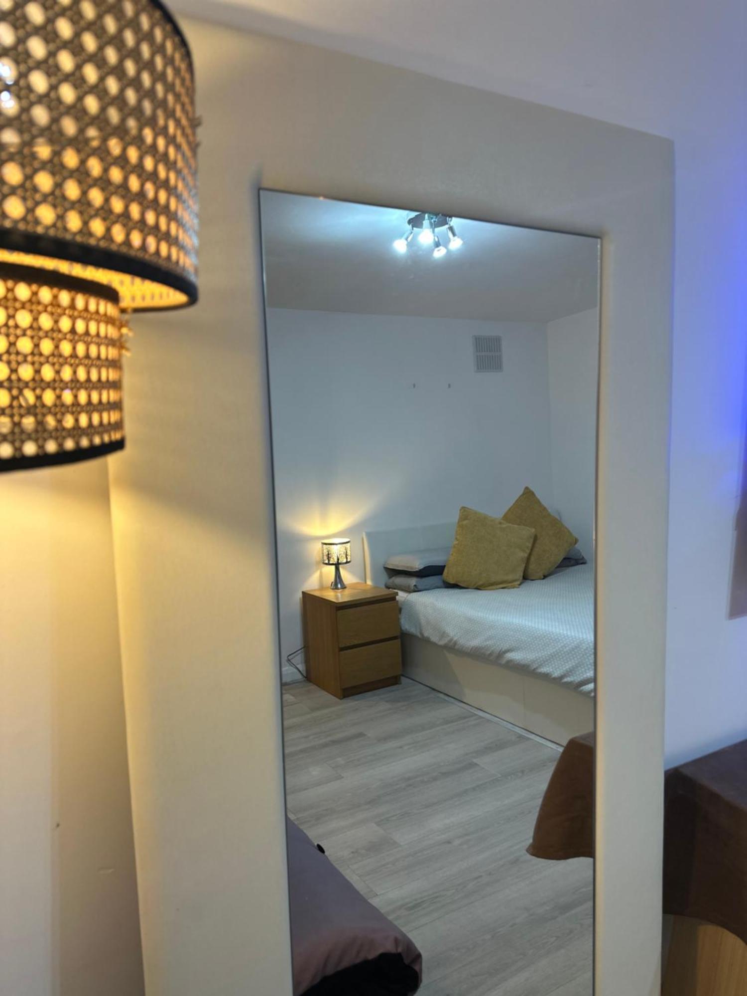 Stylish Studio Flat - Watford Junction - Harry Potter エクステリア 写真