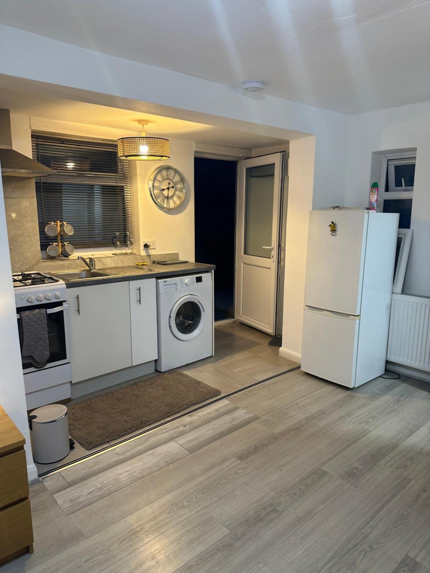Stylish Studio Flat - Watford Junction - Harry Potter エクステリア 写真